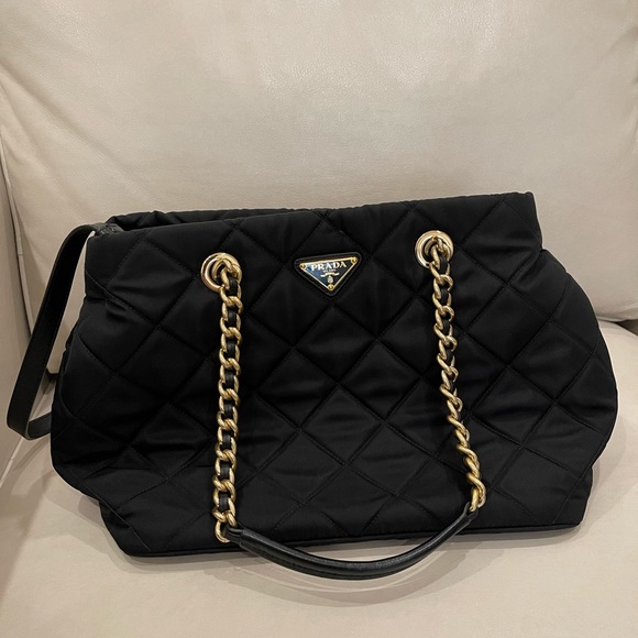 💯 Authentic LIKE NEW PRADA Re-Edition 1995 Tote 🖤 - Picture 2 of 12